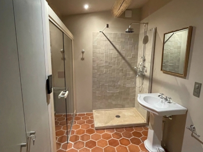 Création d’une suite haut de gamme avec cuisine et sauna à Apt