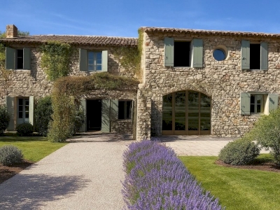 Rénovation d'un mas typique en pierre à Goult